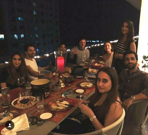 Check Out Varun Dhawan Dines With Rumored Girlfriend Natasha Dalal And Friends Bollywood Hungama