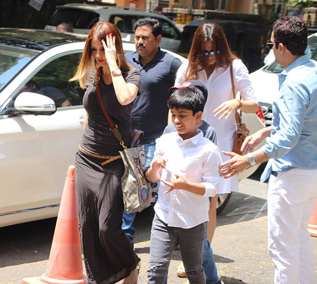 Hrithik Roshan and Sussanne Khan are one big happy family as they lunch with kids (see pictures) Hrithik Roshan and Sussanne Khan are one big happy family as they lunch with kids (see pictures)