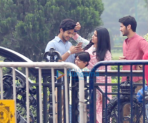 Janhvi Kapoor and Ishaan Khatter spark dating rumours after holding hands on the sets of Dhadak Janhvi Kapoor and Ishaan Khatter spark dating rumours after holding hands on the sets of Dhadak