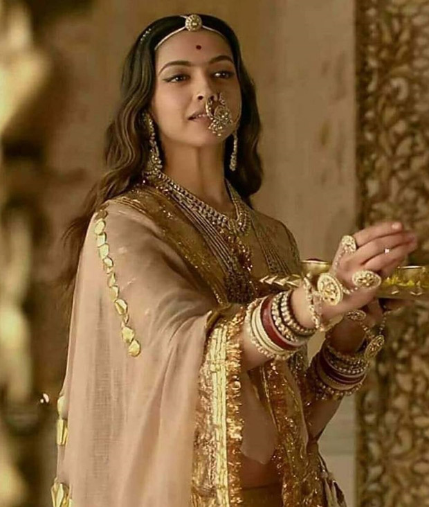 Whoa Did You Know Deepika Padukone Wore 14 Gorgeous Jewels In The Song Ek Dil Ek Jaan In Padmaavat Read The Exclusive Deets Right Here